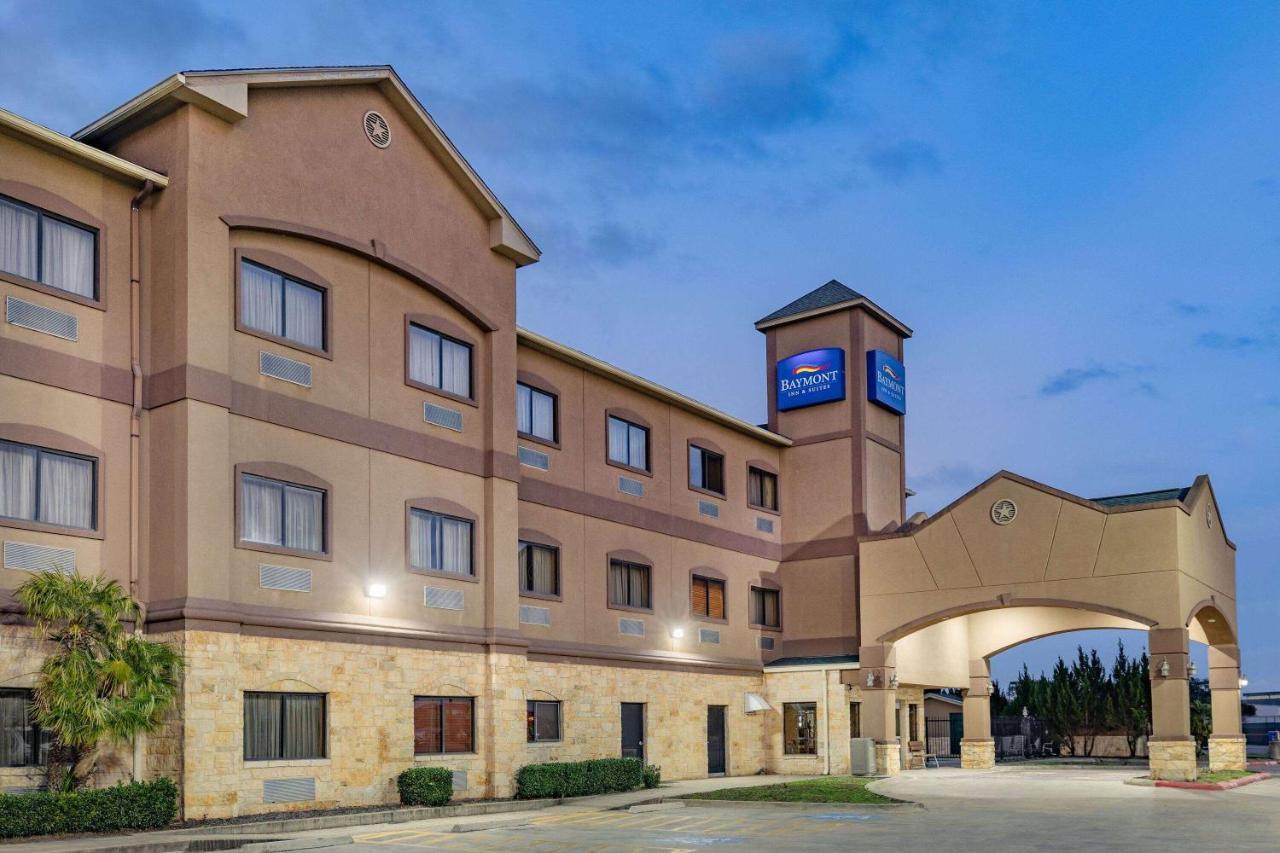 Baymont By Wyndham Cuero Hotel Buitenkant foto
