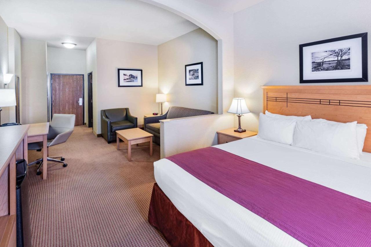 Baymont By Wyndham Cuero Hotel Buitenkant foto
